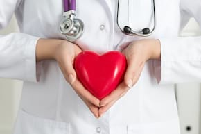 Icosapent etil, forma modificată a acidului eicosapentaenoic (EPA), poate reduce riscul de infarct și AVC