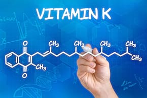 Vitamina K2, utilă &icirc;n tratamentul osteoporozei? [studiu]