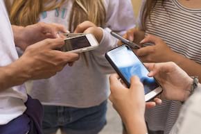 Somnul, rețelele de socializare și sănătatea mentală a adolescenților: cum sunt conectate?