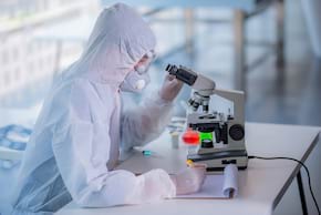 COVID-19: Medicamentul Molnupiravir aduce speranță &icirc;n tratamentul infecției cu SARS-CoV-2