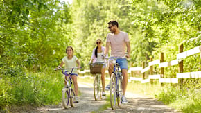 Beneficiile mersului pe bicicletă și recomandări pentru toate v&acirc;rstele