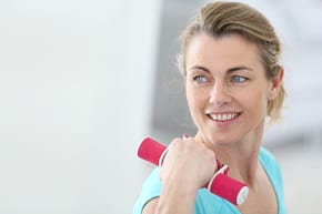 Activitățile sportive la v&acirc;rsta a doua contribuie la un somn mai bun (studiu)