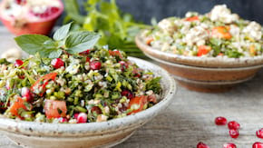 3 retete sanatoase de post: salata cu dovleac, salata tabbouleh si supa cu ardei copti