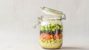 Retete de salate usoare pentru pranzul la birou