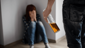 Dependența de alcool și violența fizică: implicații și conexiuni