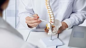 Hernia de disc: Simptome, Cauze, Tratament