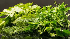 4 plante aromatice din bucatarie, cu beneficii extraordinare