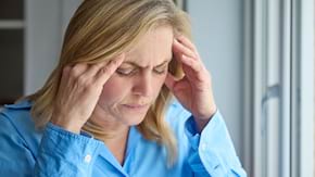 Cum influențează migrenele tensiunea arterială după menopauză?
