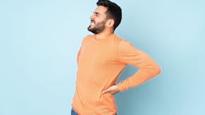 Te doare spatele daca stai mai multe ore in picioare? Care ar putea fi cauza