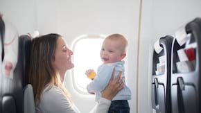 Cum te pregatesti pentru calatoria cu avionul a copilului