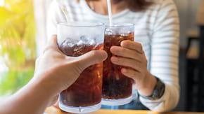 Băuturile dulci nu afectează doar silueta. Ce probleme pot apărea?