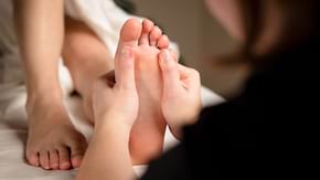 Medicina alternativa si glanda tiroida: pot fi de ajutor acupunctura si reflexoterapia?