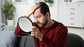 Cum abordezi cele patru motive serioase pentru care iti cade parul: stres, genetica, scalp sensibil si schimbări hormonale