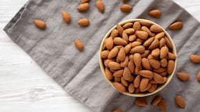 Consumul de migdale poate creste colesterolul bun (HDL)