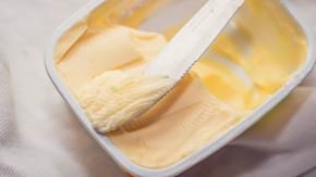 Alimente care contin grasimi trans si cu ce pot fi inlocuite