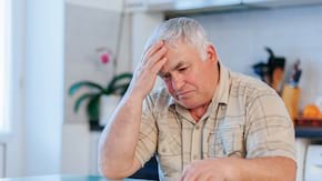 Gândirea negativă persistentă crește riscul de Alzheimer [studiu]