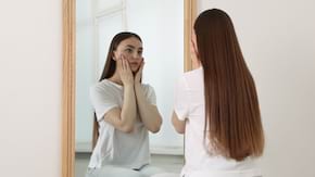 Te trezești cu fața umflată dimineața? 7 cauze posibile