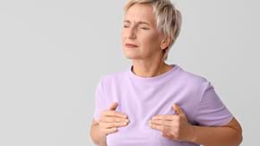 Dureri de s&acirc;ni la menopauză: cauze, simptome, remedii