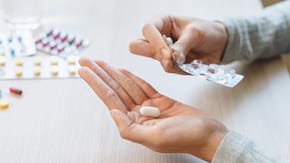 De ce apar alergiile la anumite medicamente, cum îți dai seama că ești alergic și cum trebuie să acționezi?