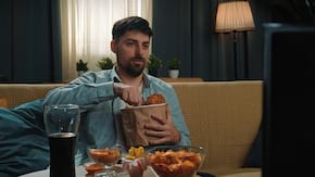 Te &icirc;ngrași st&acirc;nd &icirc;n fața televizorului?