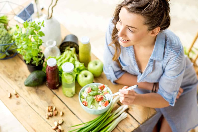 Dieta raw-vegană: ce beneficii și ce riscuri are