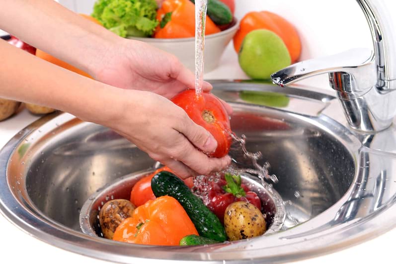 Cum să folosești bicarbonatul de sodiu și oțetul pentru a spăla legumele