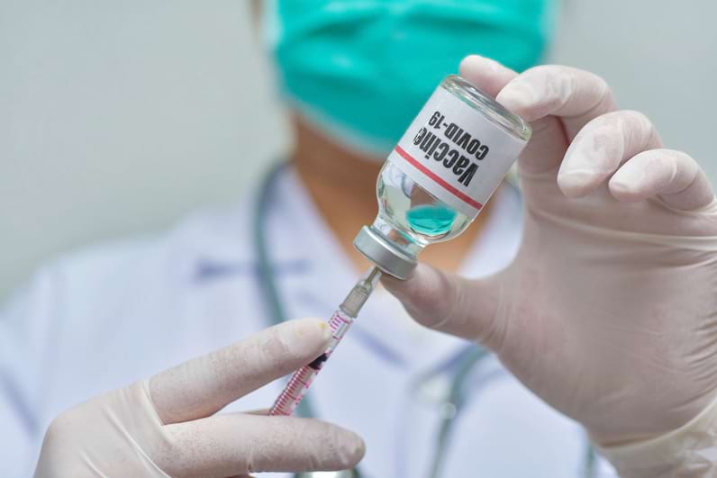 COVID-19: 9 companii farmaceutice se angajează să „respecte știința” în vederea obținerii unui vaccin
