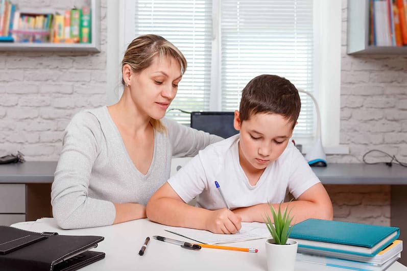 Cum îți ajuți copilul să se concentreze mai bine la școală și acasă