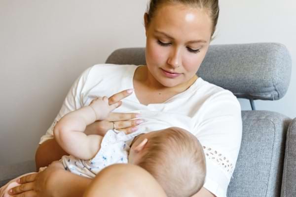 alăptarea ajută mamele să piardă în greutate)