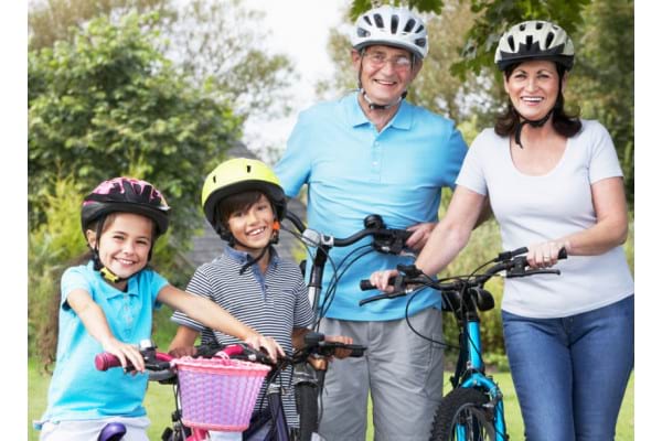 slabesti mergand pe bicicleta)