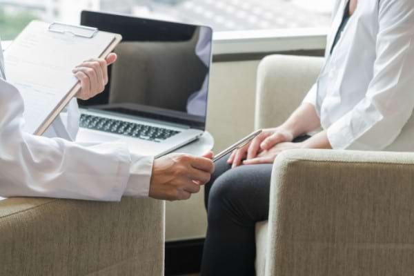 Cancerul Ovarian Cele 4 Stadii Ale Bolii și Tratamentul