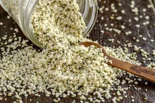De ce ar trebui să mănânci seminţe de cânepă decorticate dacă vrei să slăbeşti