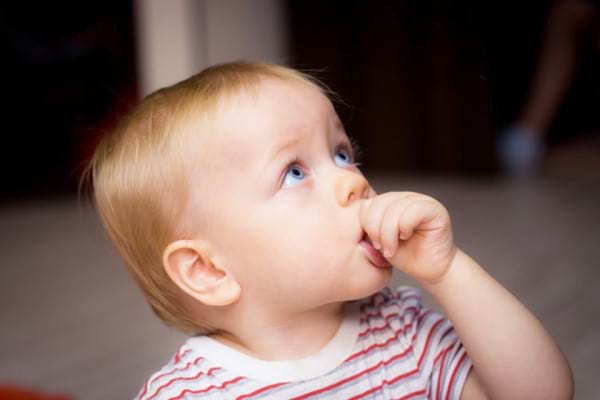 Exceed Face up Wafer Suzeta sau suptul degetului - ce este mai daunator pentru copil, potrivit  specialistilor