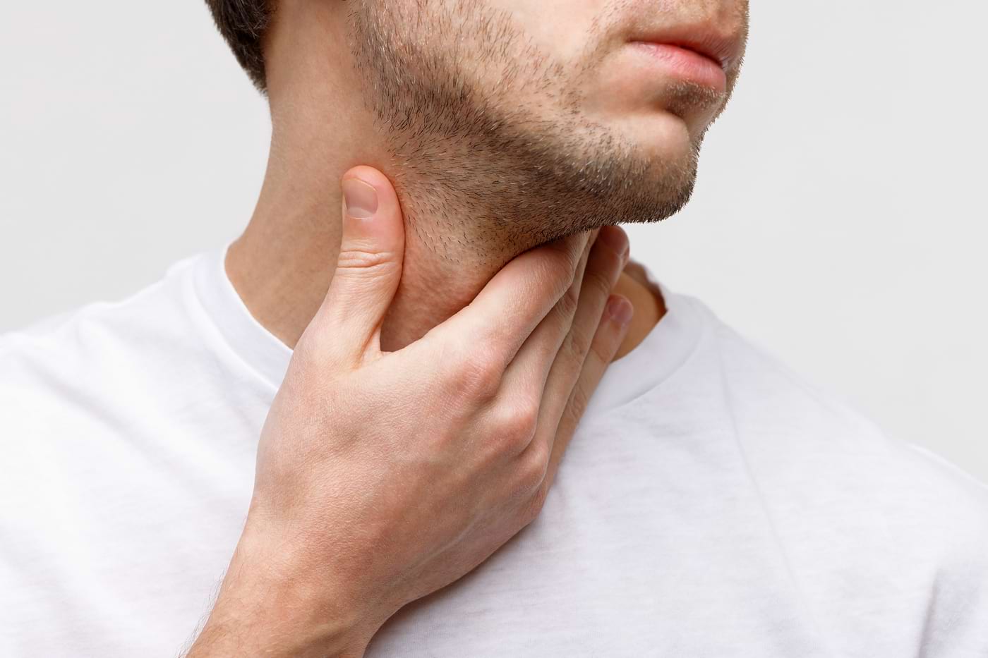 Tiparire - Actualitate / Ce înseamnă dacă te doare gâtul doar atunci când înghiți ceva