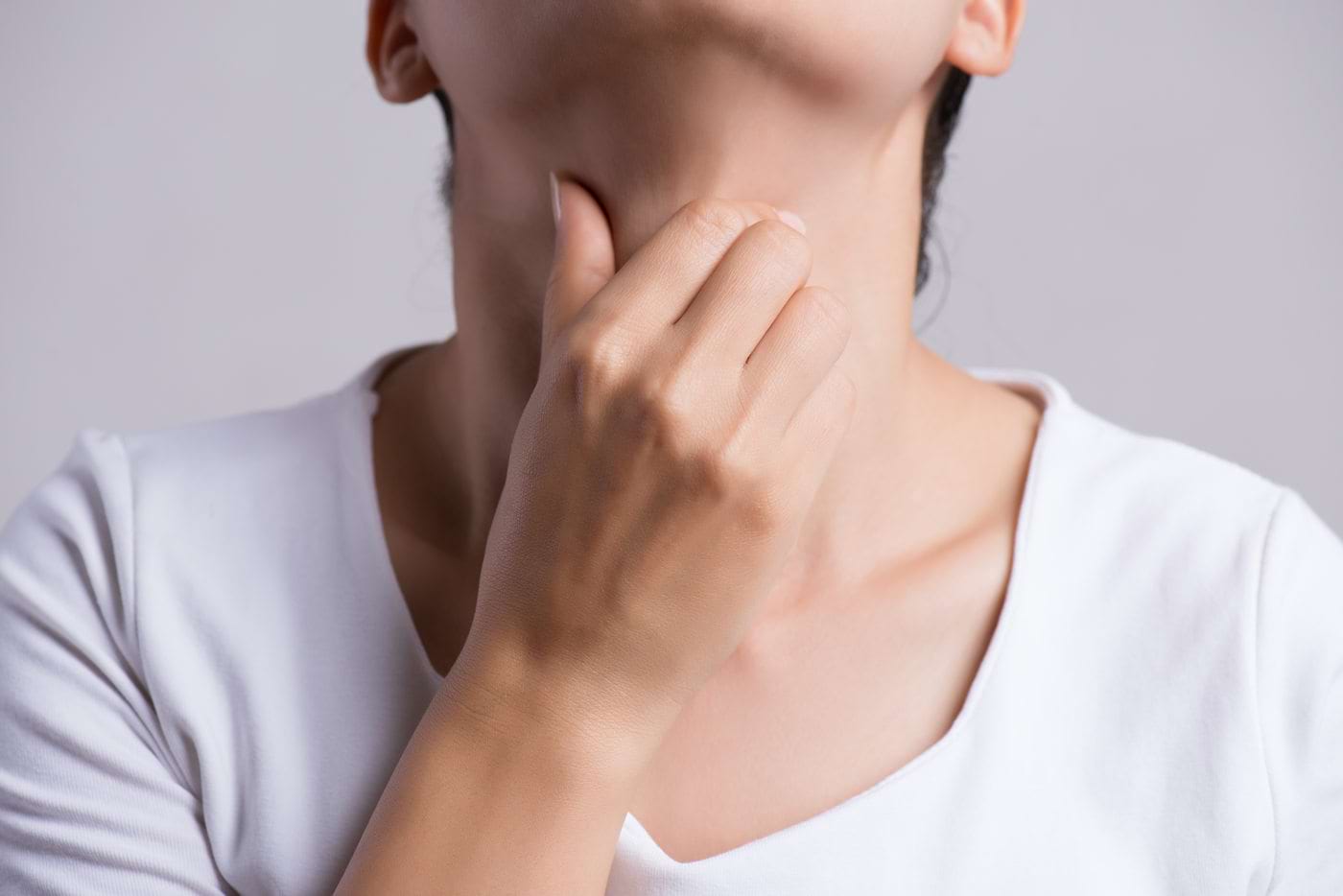 Cancerul la gât – simptome, factori de risc, diagnostic și tratament