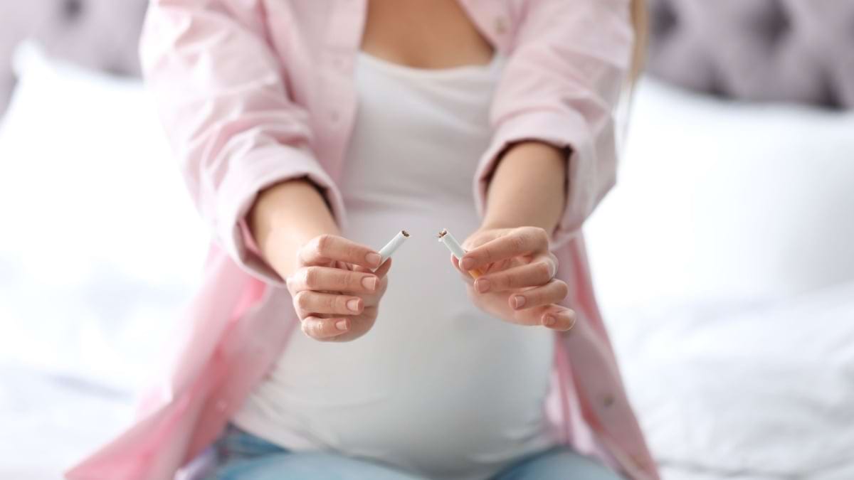 Chiar si 10 tigari pot dauna fatului in timpul sarcinii
