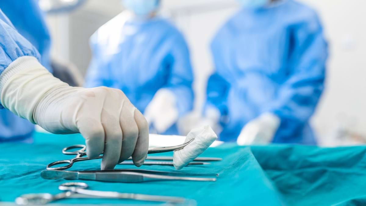 Tratamentul chirurgical si balneo-fizical al poliartritei reumatoide