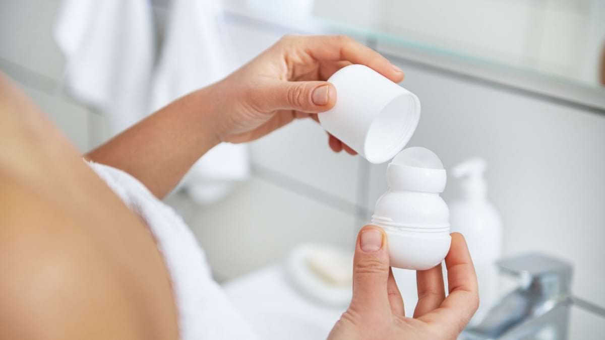 Antiperspirantele distrug flora benefica din zona axilelor