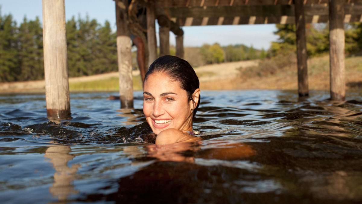 Ai grija unde te racoresti: pericole care te pandesc la piscina, strand, rauri sau lacuri