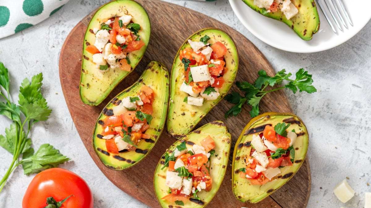 Avocado umplut: 3 rețete sănătoase