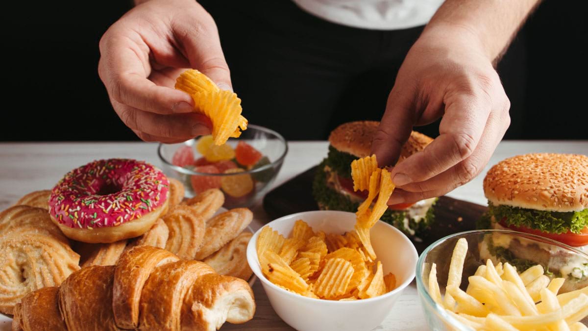Cum sunt conectate bolile cardiovasculare si alimentatia bogata in grasimi?