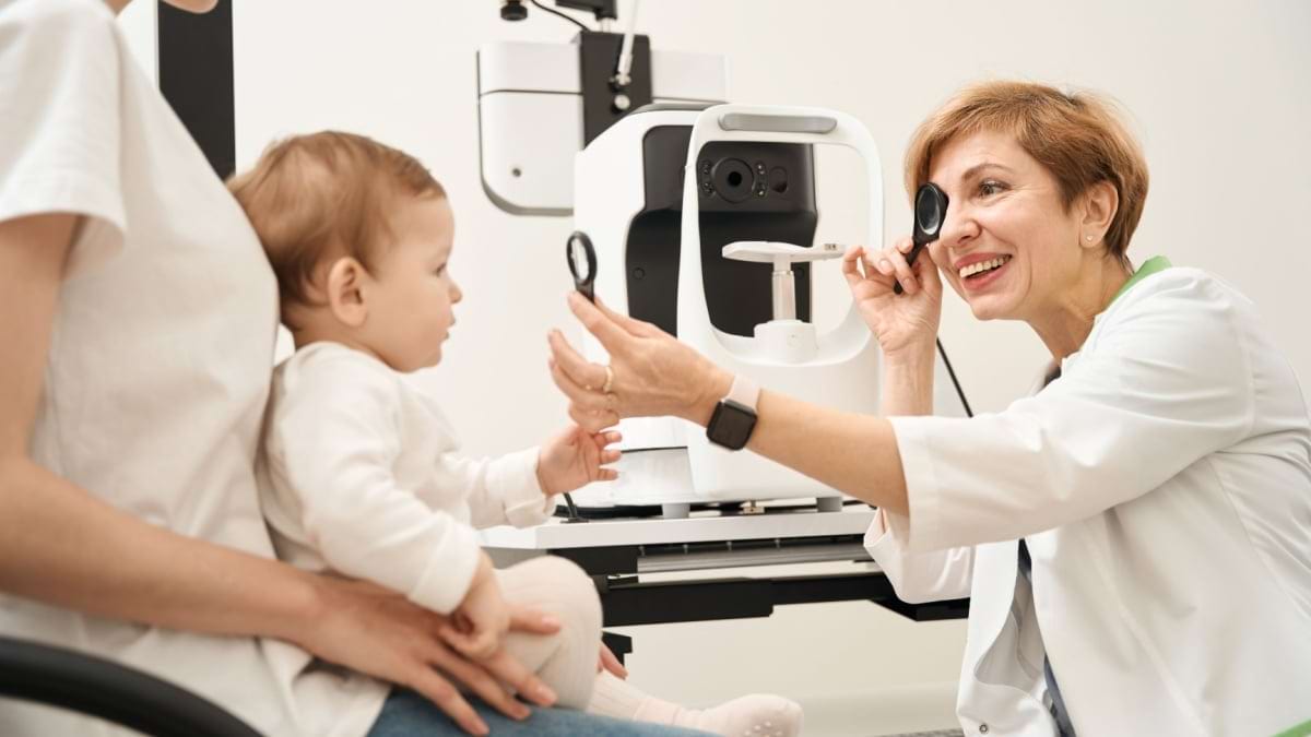 Cum ne dam seama daca un bebelus sau copil mic are probleme de vedere