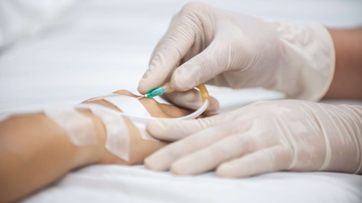 Când se recomandă tratamentul cu denosumab