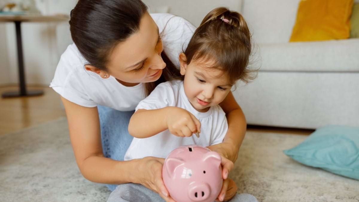 Educație financiară pentru copii: cum să-i înveți despre bani?