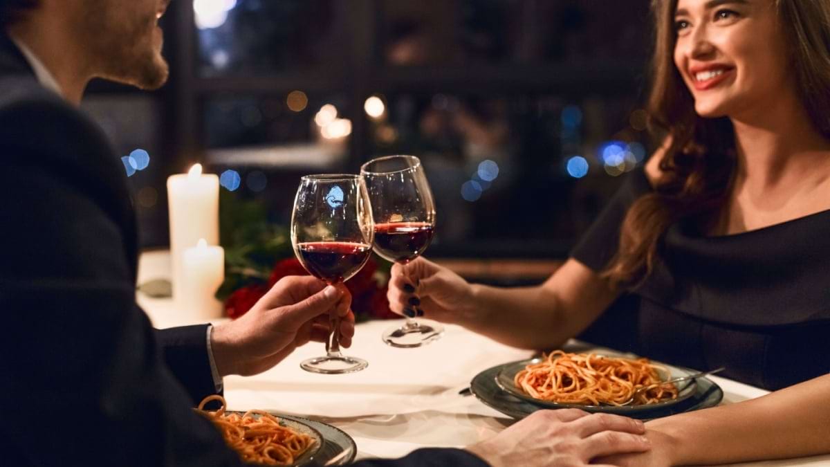 Lumina din restaurante influenteaza ce comandam si cum mancam