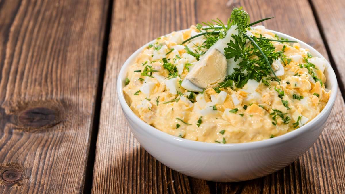 3 rețete inedite de salată de ouă