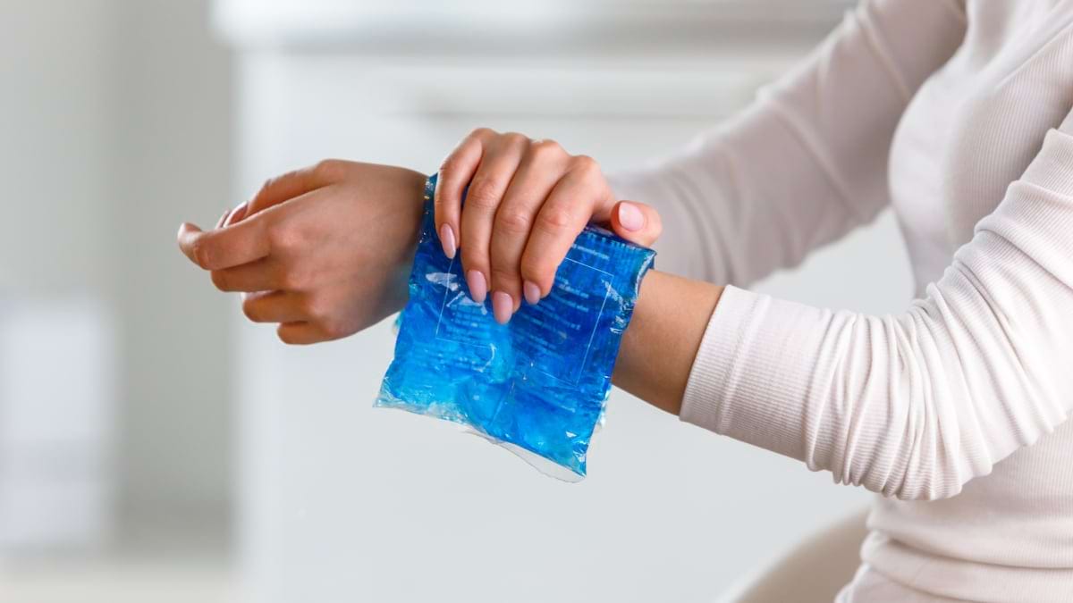 Când este utilă compresa cu gel cald sau rece?