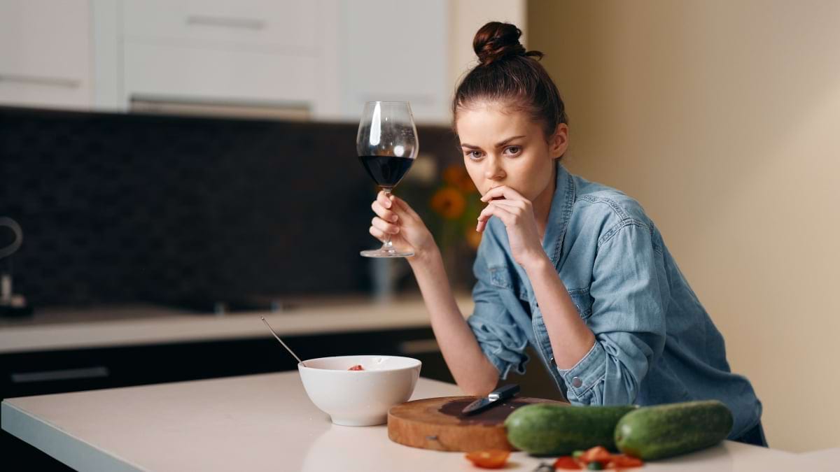 Dieta, rol important în dezvoltarea afecțiunilor hepatice la consumatorii de alcool