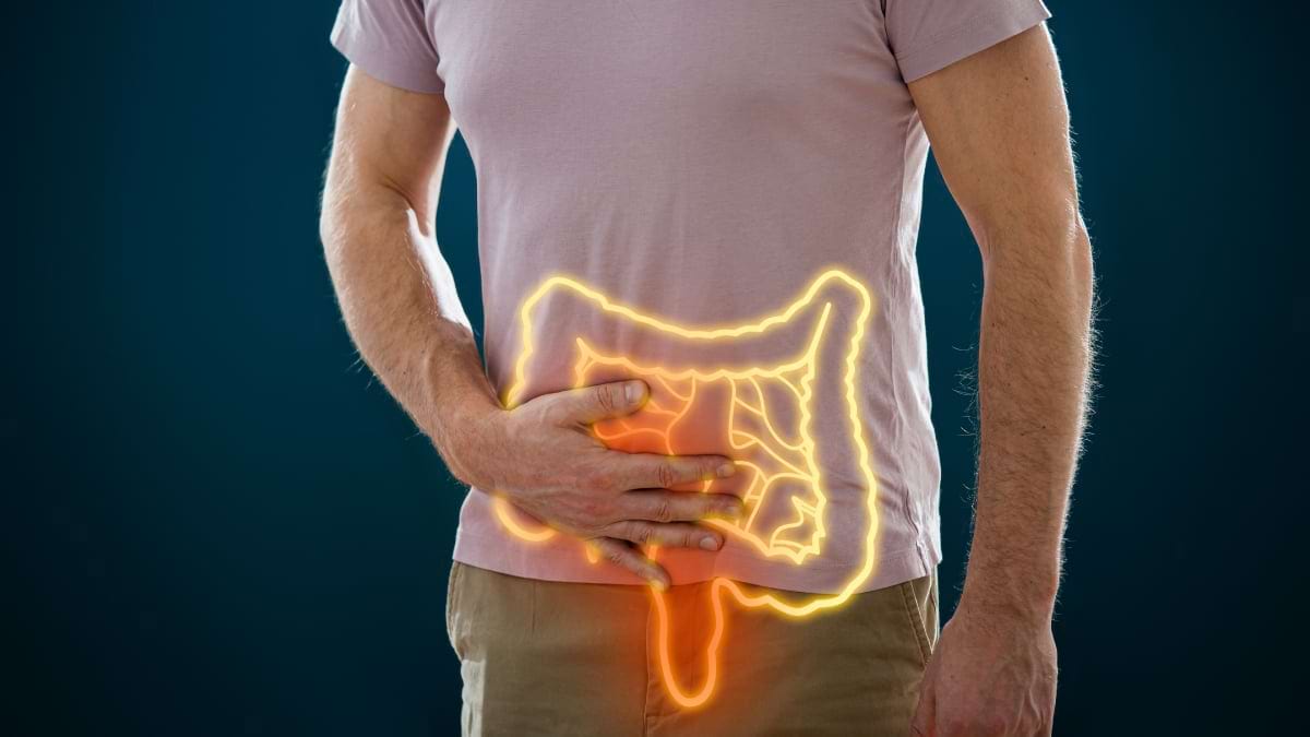 Simptomele cancerului de colon pe care si tinerii trebuie sa le stie