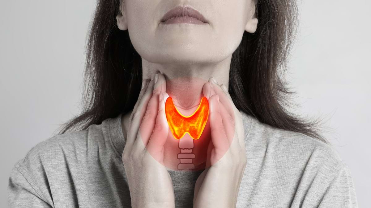 Glanda tiroidă doare? Simptomele afecțiunilor tiroidiene